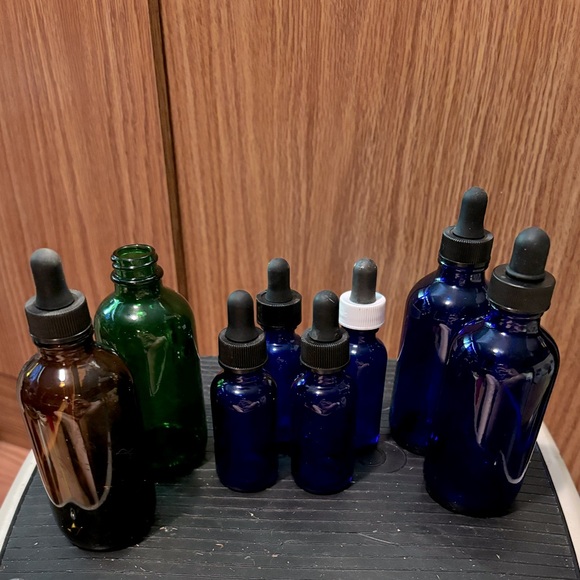 8 Bottles 4 Small 4 large - Picture 2 of 5